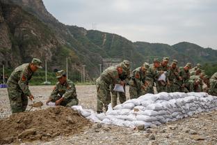 乔治：我们保持镇定 尽职尽责地终结了比赛